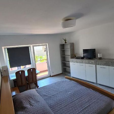 Ferienwohnung mit Balkon in Krumpendorf Exterior foto