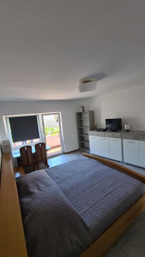 Ferienwohnung mit Balkon in Krumpendorf Exterior foto